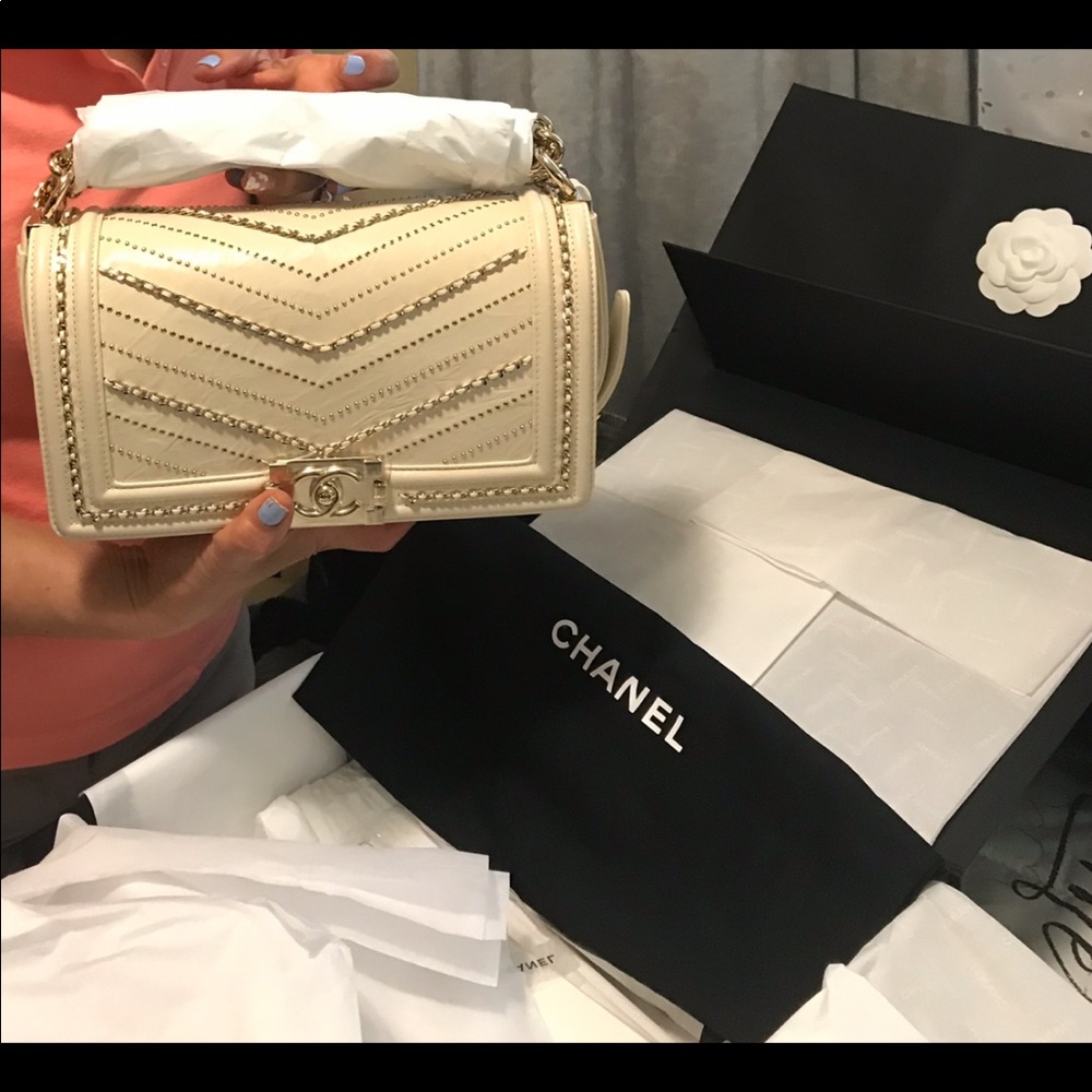 Limited Edition 2019 Flapbag, Vea Froi/Studs/White